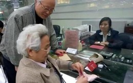 Cụ bà gửi tiết kiệm 73 triệu trong suốt 27 năm, choáng váng khi nhận về đúng 18 triệu tiền lãi, ngân hàng Trung Quốc: "Chúng tôi áp dụng lãi suất không kỳ hạn"