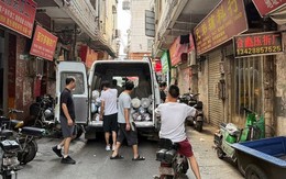 'Bóng ma' thuế quan đeo bám, các nhà máy Trung Quốc bật chế độ sinh tồn, công nhân oằn mình vì lương “thấp vô lý”