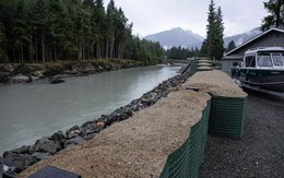 Xem rào chắn lũ ngăn chặn thảm họa phun trào sông băng