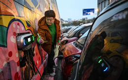 Cả thế giới đang đổ xô về xe điện thì bất ngờ Trung Quốc "lao ngược" lại xe xăng: Nước đi này ai đỡ nổi?