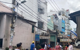 Nổ lớn tại công ty kính ở TP.HCM, nhiều nhà dân bị xé toạc