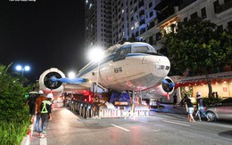 Chuyên cơ từng chở Bác Hồ xuất hiện trên phố Hà Nội, người dân háo hức đi xem