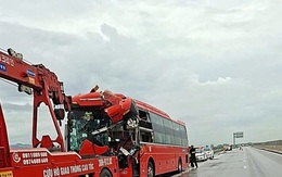 Tai nạn trên cao tốc Hàm Nghi - Vũng Áng, tài xế mắc kẹt trong cabin