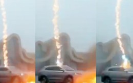 Xe điện Trung Quốc chịu được 3 lần sét đánh liên tiếp: Tình trạng của tài xế mới là điều gây bất ngờ