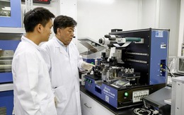 Kỳ tích của Trung Quốc: Sản xuất thành công pin xe điện năng lượng gấp đôi loại hiện đại nhất, nâng gấp 4 lần quãng đường xe chạy, thách thức cả đinh đâm xuyên