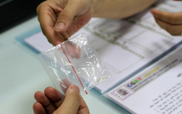 Sốc khi bị chẩn đoán vô sinh, người đàn ông lập tức đi xét nghiệm ADN với con trai: Ân hận khi đọc kết quả