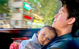 Mới 2 tuần chia sẻ làm bố đơn thân, nam nghệ sĩ Việt lại đăng ảnh cầm chặt tay 1 người: “Chỉ yêu mình em”