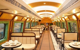 Hôm nay, đoàn tàu 2 tầng đầu tiên tại Hà Nội chính thức ra mắt: Mỗi ngày chỉ chạy 3 chuyến, có cả ca hát phục vụ  hành khách