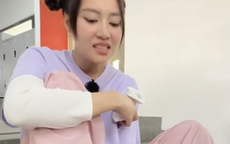 Lộ clip Lan Ngọc tại Running Man sau chấn thương phải ngồi xe lăn, tình trạng hiện tại đáng lo ngại