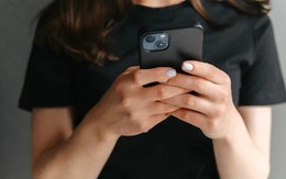 Chồng đi công tác, tôi nhận được đơn ship hàng về tận nhà, mở ra mới biết anh đã sống hai cuộc đời