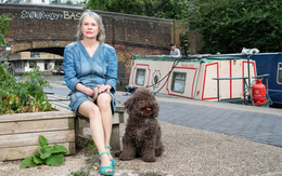 Từng kiếm hơn 14 tỷ/năm, phá sản trắng tay nhưng vẫn chi hàng trăm triệu cho đồ hiệu chỉ để "cảm thấy còn giá trị"