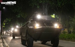 Rầm rập đêm Hà Nội: Đoàn 'binh khí hạng nặng' lộ diện, hối hả về điểm tập kết