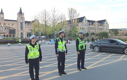 Khách Việt kể chuyện đi du lịch Trung Quốc, nhận xét: "Ở Mỹ chắc cũng không có cảnh này"