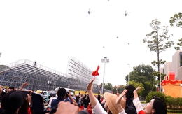 VIDEO: Máy bay CASA, trực thăng bay diễn tập trên Quảng trường Ba Đình, chuẩn bị cho A80