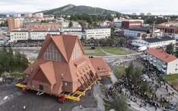 Công trình nặng 672 tấn được vận chuyển nguyên vẹn bằng ô tô đến địa điểm mới: "Thần đèn" đã làm thế nào?