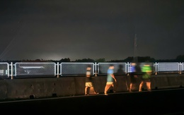 Hình ảnh khó tin lại xảy ra trên tuyến cao tốc Vạn Ninh - Cam Lộ