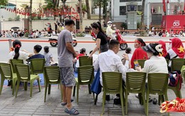 Nhiều hàng quán cho thuê ghế xem diễu binh: 20k-30k/ghế view "sát sạt" đường đi, nhiều khách đặt sẵn cả khu