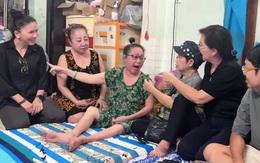 Nữ nghệ sĩ đang đi hát thì tai biến mất trí nhớ: Nằm liệt 13 năm, mẹ mất không biết