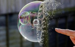 Giá giảm hơn 80%, một loại bong bóng vừa vỡ ở nền kinh tế ngay cạnh Việt Nam?