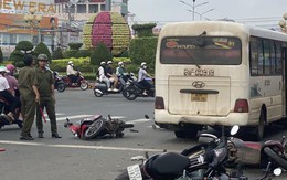 Hiện trường xe khách "lùa" hàng loạt xe máy đang dừng đèn đỏ ở Đồng Nai