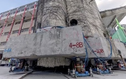 "Thần đèn" Trung Quốc sở hữu năng lực phi thường: Hô biến tòa nhà 7.600 tấn "mọc chân" và đi bộ như người