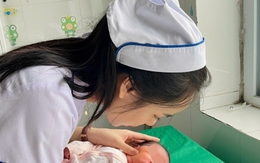 Em bé chào đời giữa tâm bão số 5