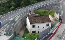 Gia chủ quyết không di dời, từ chối tiền đền bù 5,8 tỷ đồng khiến cao tốc phải tách đôi: 6 năm “chịu trận” trong tiếng ồn, đi lại khó khăn