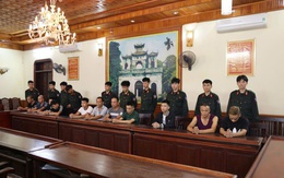 Công an Hưng Yên phá sới bạc kiên cố như boong ke, bắt giữ 18 người