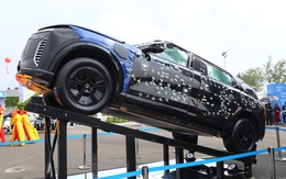 Cận cảnh xe VinFast Lạc Hồng 900 LX thử nghiệm chống đạn: Gầm xe ẩn chứa điều đặc biệt