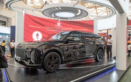 So sánh từng thông số 2 bản Lạc Hồng 900 LX: Xe chống đạn nặng hơn 5 tấn, đi 450km/sạc, bản thường có 37 tính năng ADAS