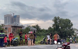 Phát hiện thi thể nam giới trong đám lục bình trôi trên con rạch ở TP HCM