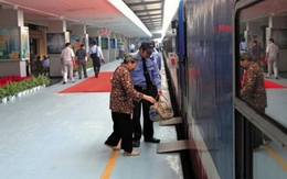 Người trên 60 tuổi đi tàu hỏa phải biết thủ tục này: Đi 1 mình vẫn yên tâm, vị trí ưu tiên không mất phí