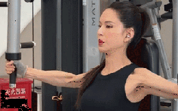 Lý Nhược Đồng khoe body cực phẩm tuổi 58: Vòng eo số 11, cánh tay săn chắc và thần thái không tuổi