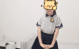 Thiết kế đứng đầu bảng xếp hạng đồng phục khiến phụ huynh nữ sinh phẫn nộ: "Sao lại bắt con gái tôi mặc thứ này?"