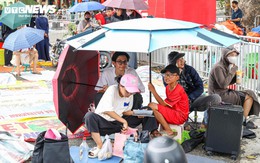 Người dân mang lều bạt, ngủ hai đêm ngoài đường để xem diễu binh 2/9