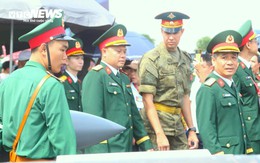 Quân nhân Nga, Lào, Campuchia chiêm ngưỡng UAV, tên lửa của Việt Nam