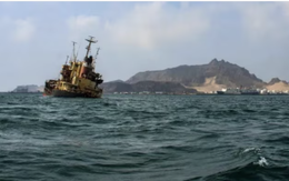 Tàu chở hơn 150 người di cư bị lật, ít nhất 68 người thiệt mạng, 74 người mất tích