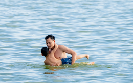 Cảnh tượng lạ trong những chiều Hà Nội 40 độ C