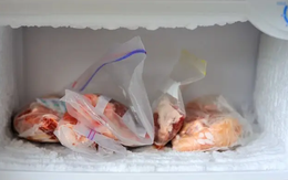 Người đàn ông 53 tuổi mắc ung thư dạ dày, bác sĩ cảnh báo: 4 thực phẩm để lâu trong tủ lạnh là “đồng phạm” gây ung thư