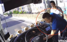Tài xế giật chìa khoá ô tô khách, mặc hành khách phơi nắng có thể bị khởi tố?