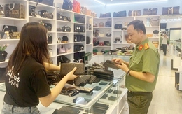 Tạm giữ hơn 2.400 sản phẩm thời trang trị giá gần 5,1 tỷ đồng nghi giả mạo nhãn hiệu Louis Vuitton, Dior, Chanel…