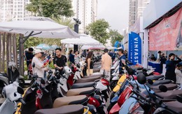 “Đổi xăng lấy điện” sôi động ở 3 miền: Cả nhà rủ nhau lên đời xe điện