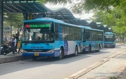 Hà Nội: Xe xăng thoái lui, giao thông công cộng liệu kịp tiến tới?