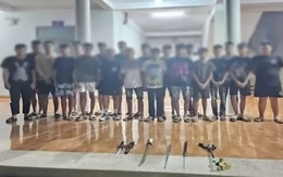 Bắt giữ 22 đối tượng mang hung khí rượt đuổi nhau gây náo loạn đường phố Hà Nội