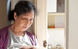 Sau 8 năm làm bảo mẫu cho nhà đại gia với mức lương 29 triệu đồng/tháng, tôi nghỉ việc thì được chủ tặng 1 chiếc hộp gỗ: Thứ bên trong khiến tôi sững sờ