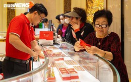 Liên tục lập kỷ lục, giá vàng còn leo thang đến khi nào?
