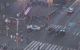 Thiếu niên 17 tuổi xả súng ở quảng trường Thời Đại Mỹ
