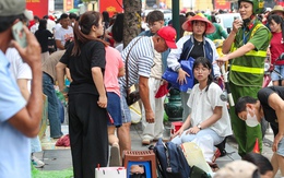 Hàng ngàn người dân "cắm chốt" chờ xem diễu binh A80, Công an Hà Nội liên tục nhắc nhở