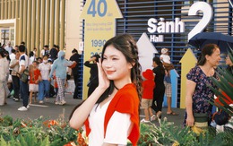 Gia đình 29 người ở Hà Nội đi hơn 9 tiếng để đến triển lãm ở Cổ Loa: "Biết là rất đông nhưng..."