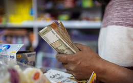 Đồng tiền của nền kinh tế lớn thứ 3 châu Á giảm mạnh, sát đáy lịch sử, chờ quyết định từ ông Trump